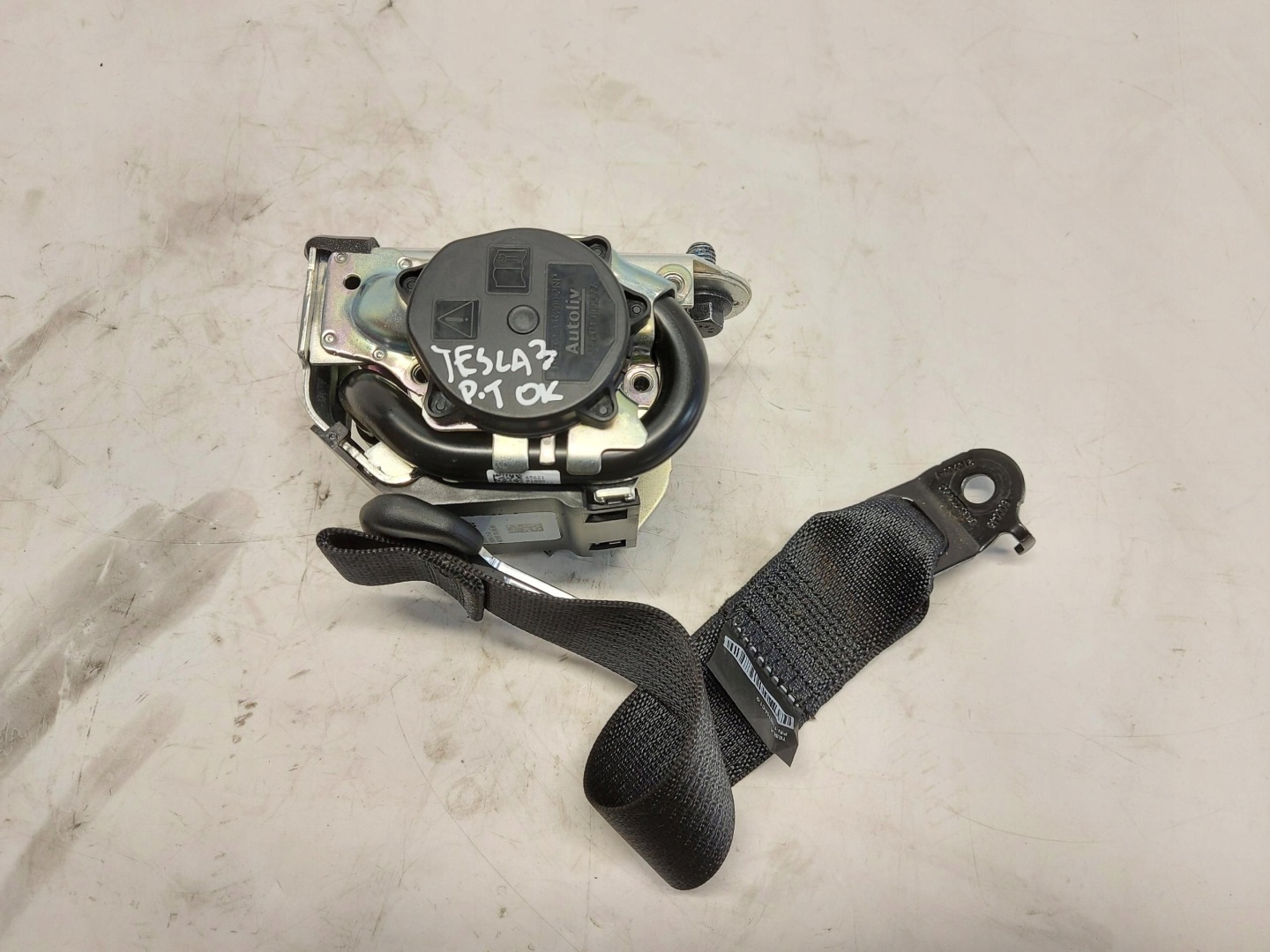 TESLA MODEL 3 2022r Gurten Sicherheits heck rechts 1110154-C1-G