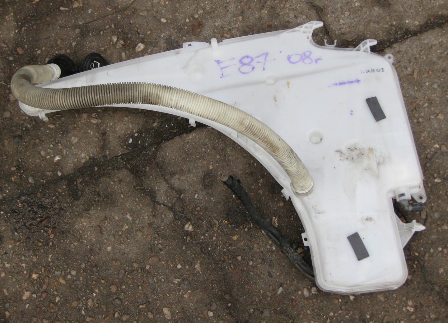 BMW E87 2.0 and 08R washer fluid tank 7068998