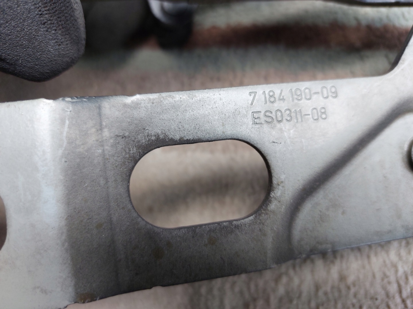 bonnet hinges left right BMW F01 F02 475
