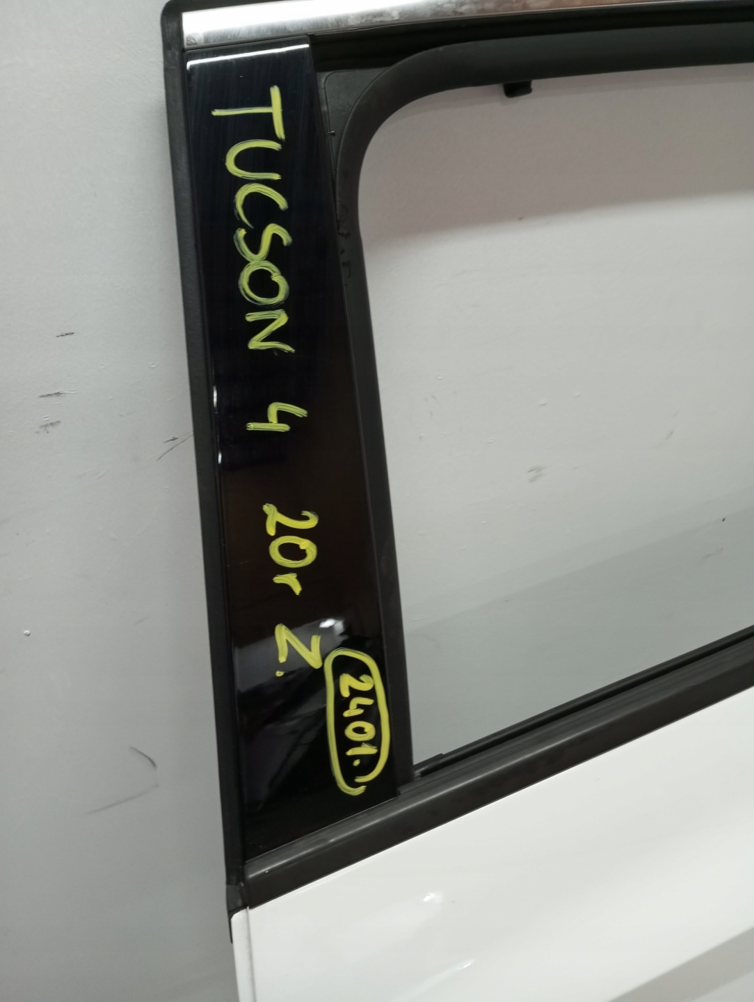 door HYUNDAI TUCSON IV 20r left rear.