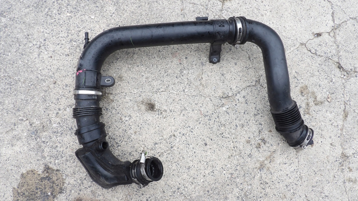 FORD FIESTA MK7 1.0 EB air hose pipe