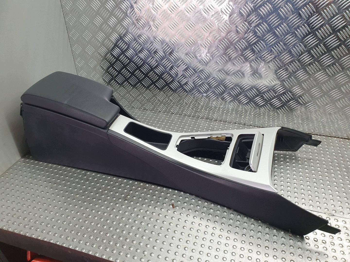 TUNEL central armrest 9153269 BMW 3 E90 E91 E92