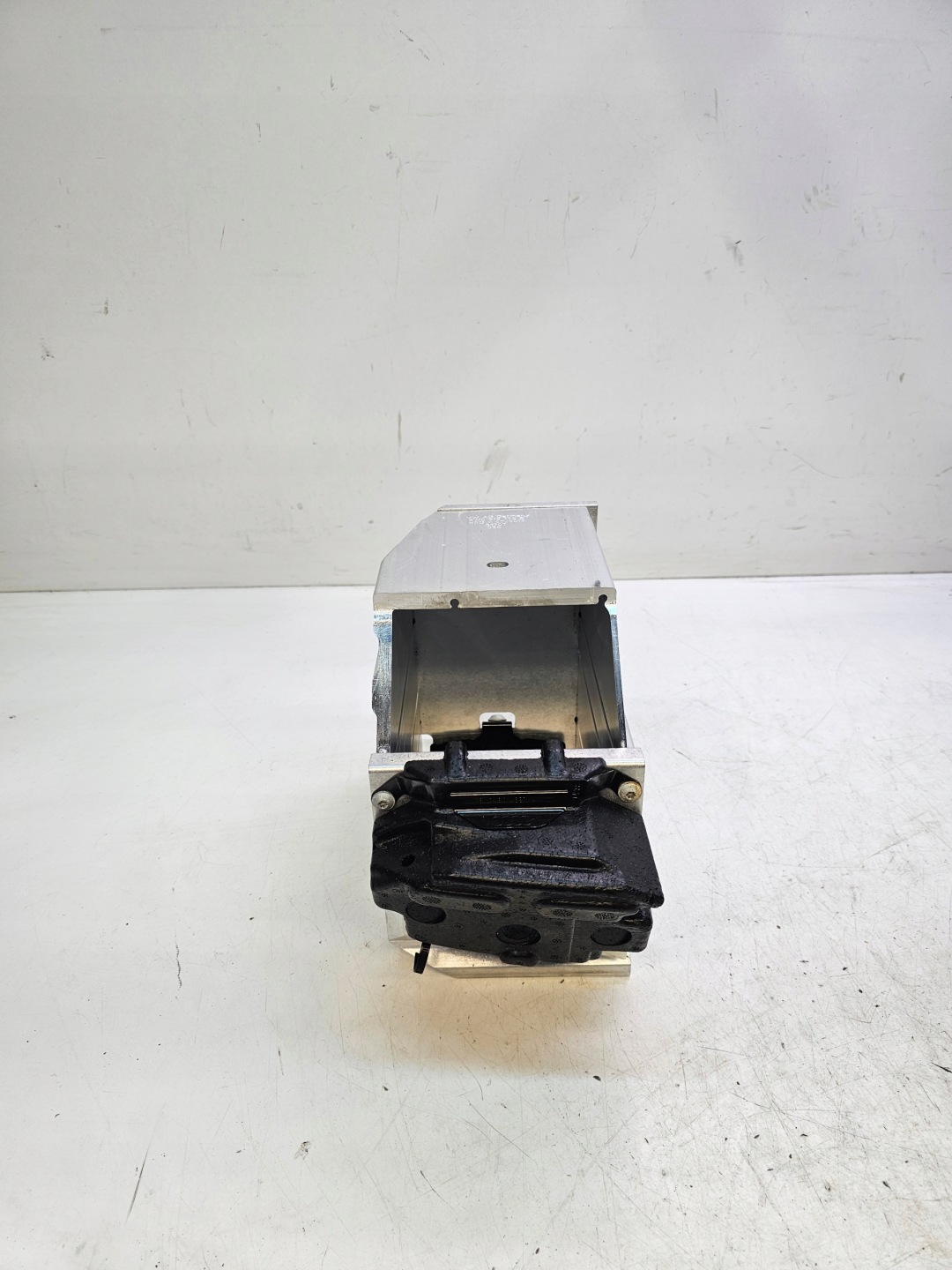 Halter Halter AKUMULATORA AUDI A4 B9 A5 8W0915172B