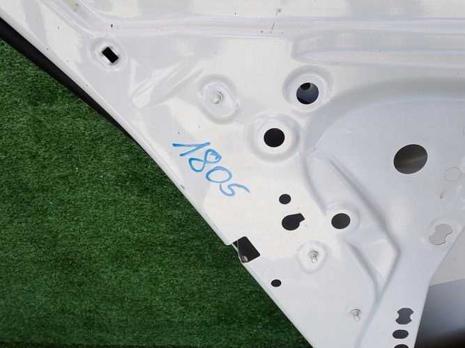 BMW G60 5 sedan 23- door left rear. rear part