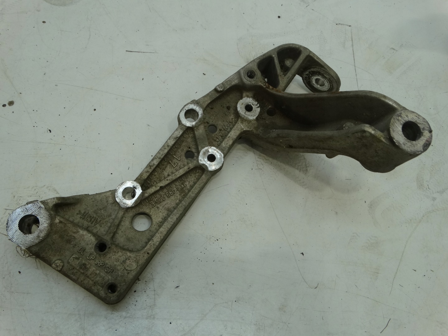 console arms right front VW AUDI SKODA 1K0199296E