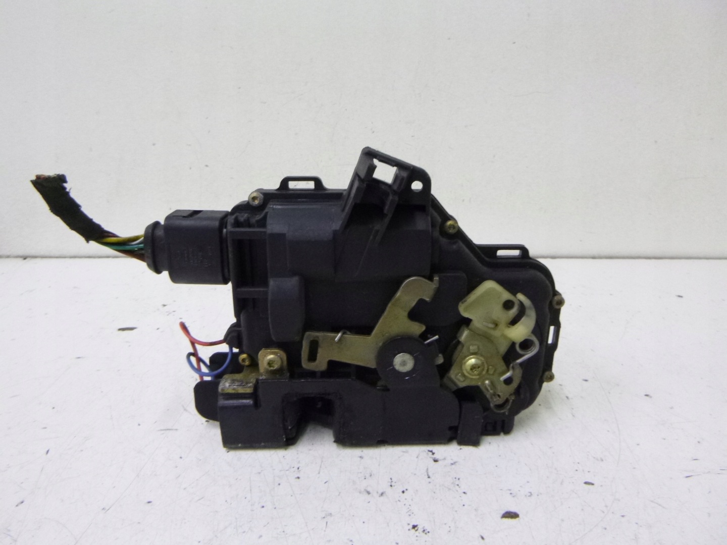 lock front right Skoda Octavia 2000r.