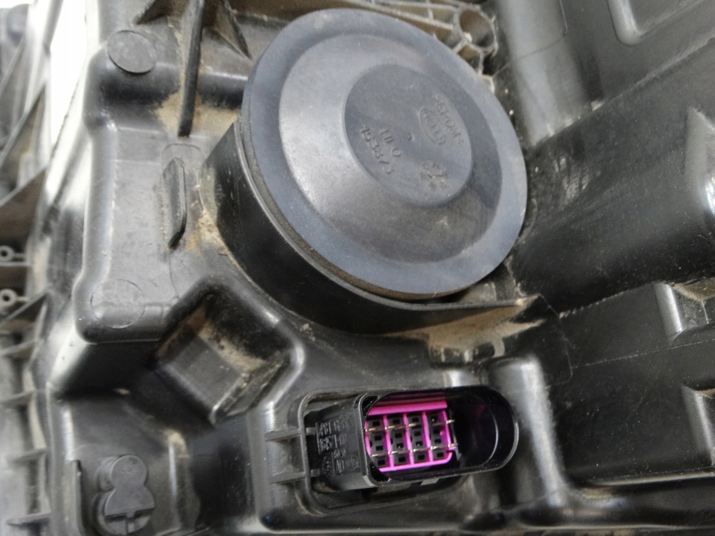REFLEKTOR light left front VOLKSWAGEN CRAFTER II 17R.- HELLA 7C1941005