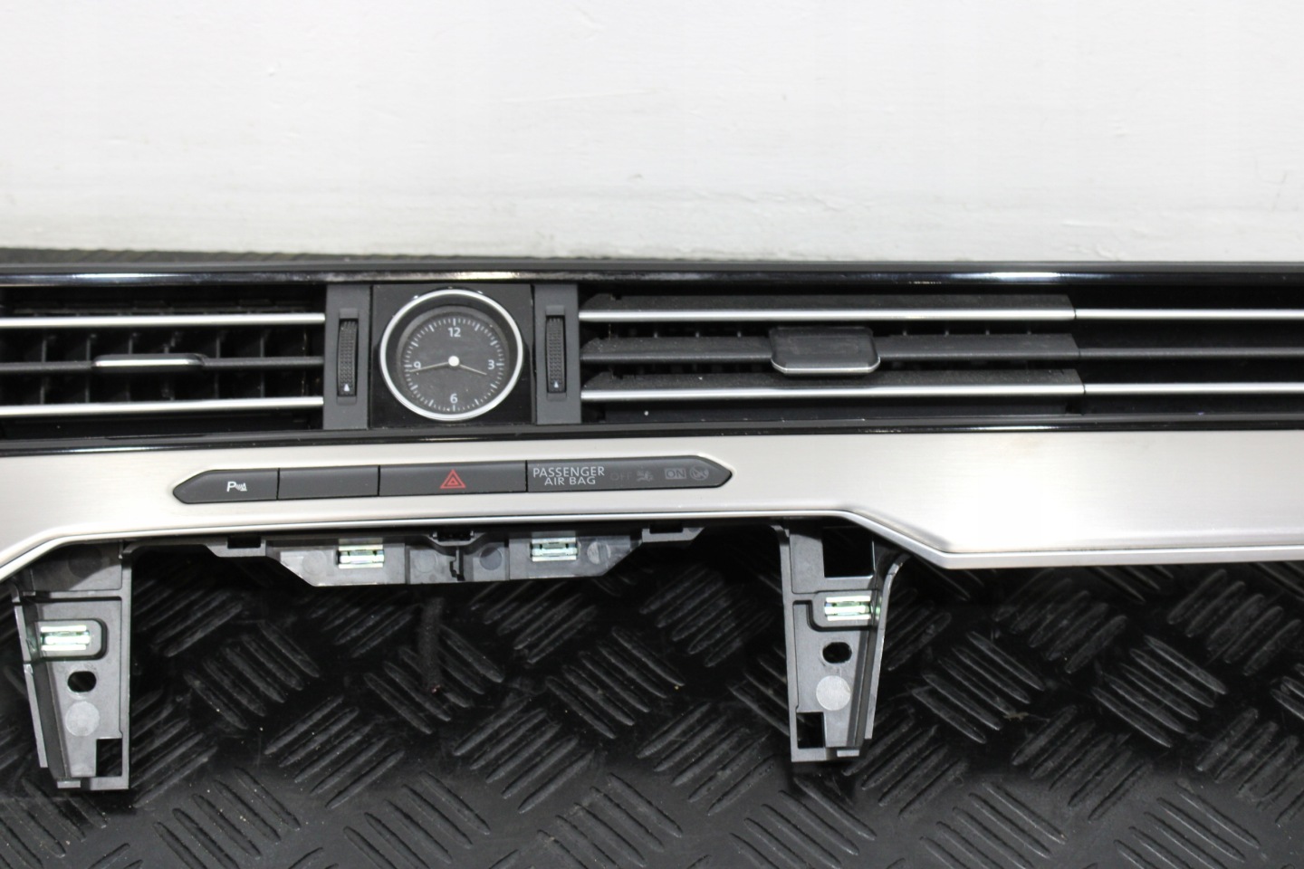 Moulage DEKORY NAWIEWY Console VW PASSAT B8 3G0 3G9