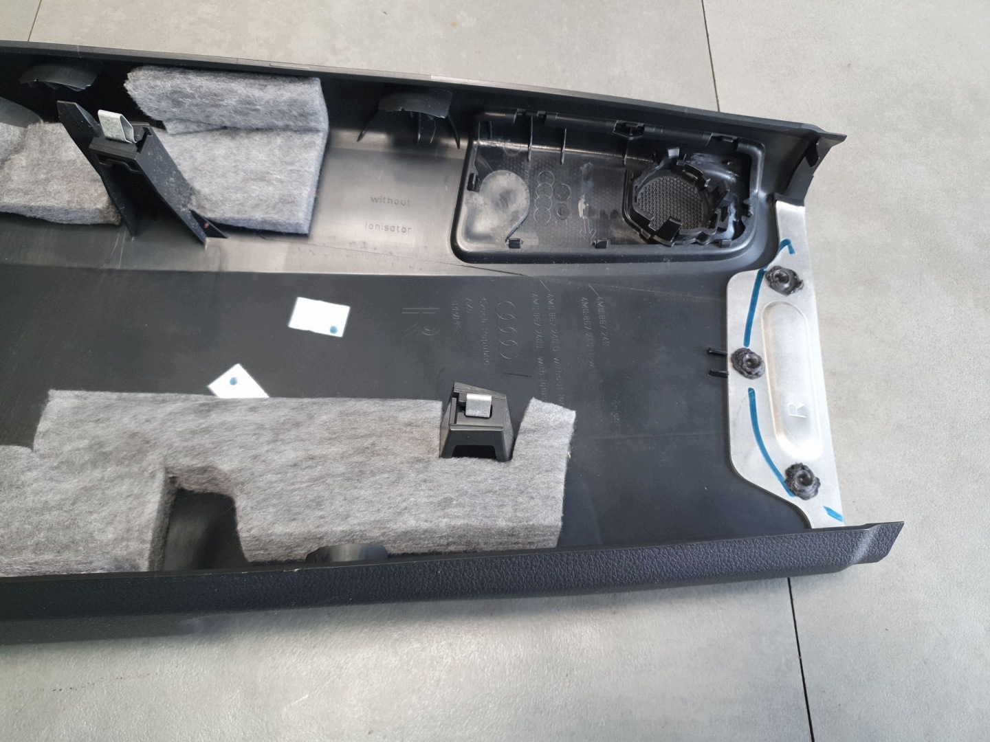 Audi Q7 4M cover slupka B lower right 4M0867240F