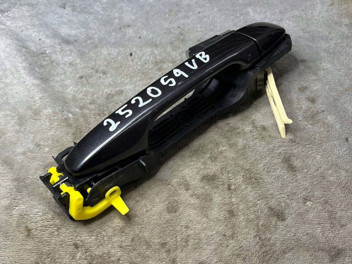 Toyota - VERSO S (_P12_) - handle - exterior 6920452080 !J