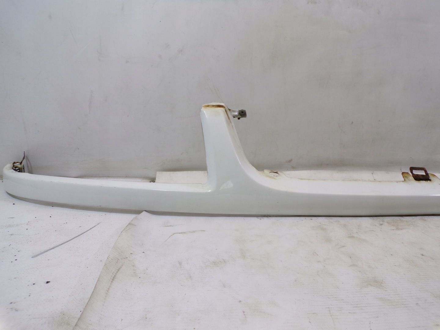 LISTAWA below LAMPAMI VOLKSWAGEN PASSAT B4