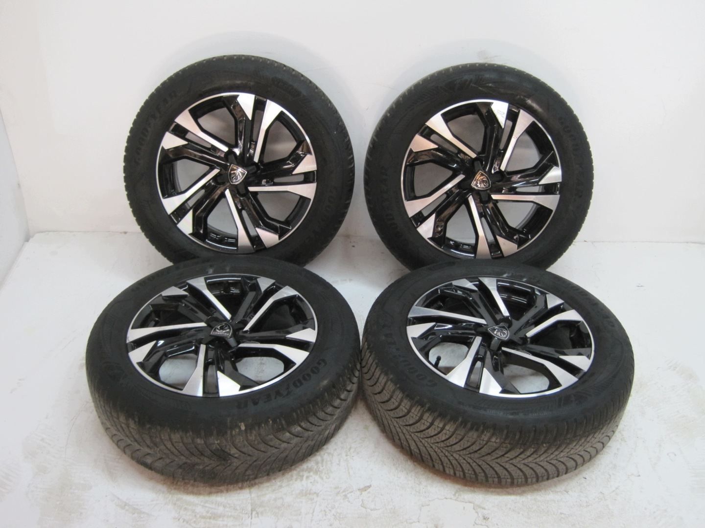 wheels discs tyres PEUGEOT 2008 II R17 5MM M+S
