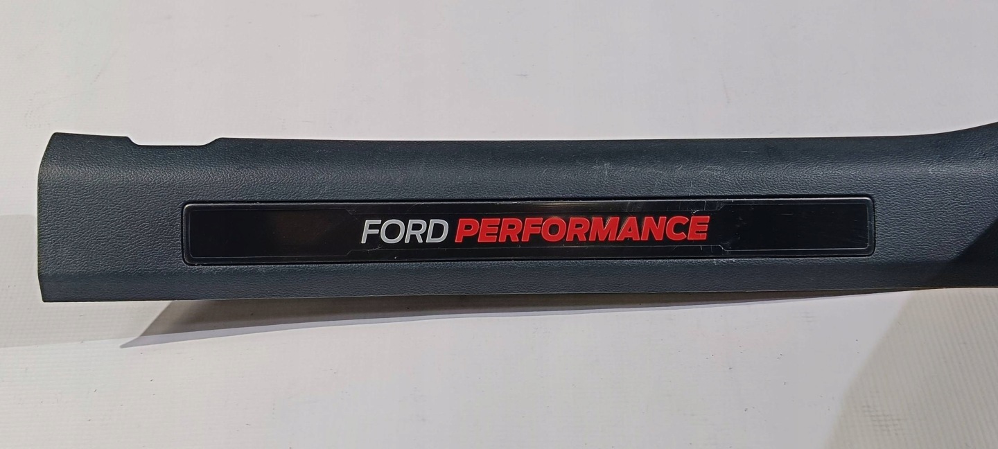 cap threshold of the threshold moulding inner right Ford Explorer ST 2020