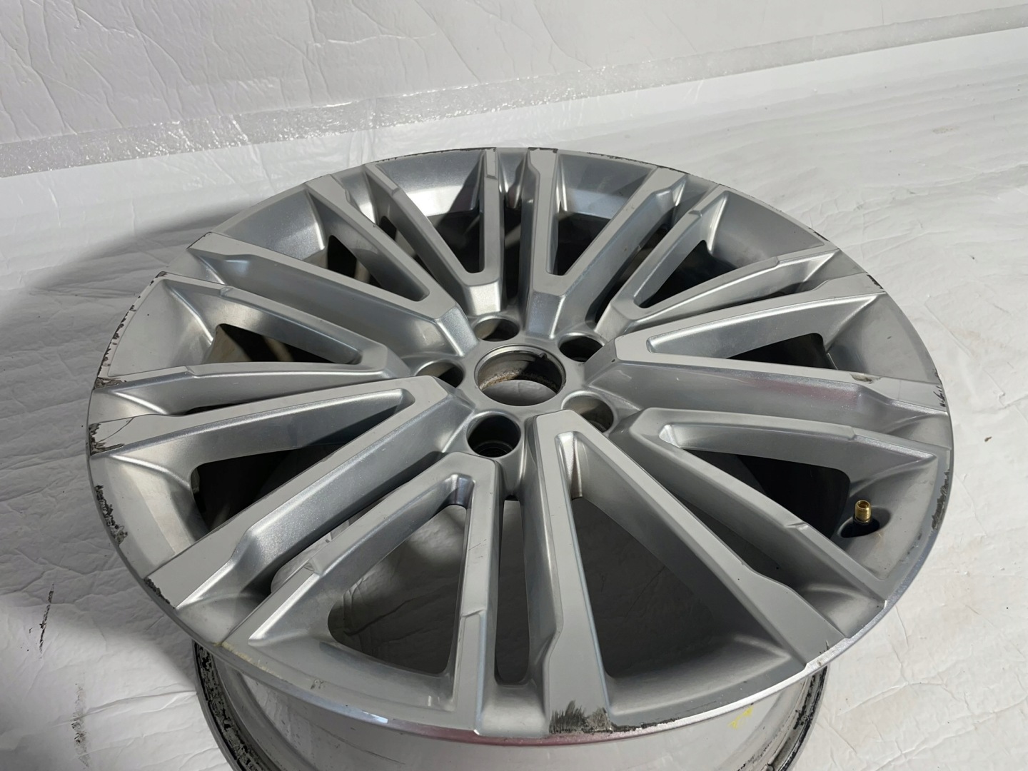 AUDI A4 B9 A5 8W disk hliníkový 8W0601025BE 8.5x19 ET40