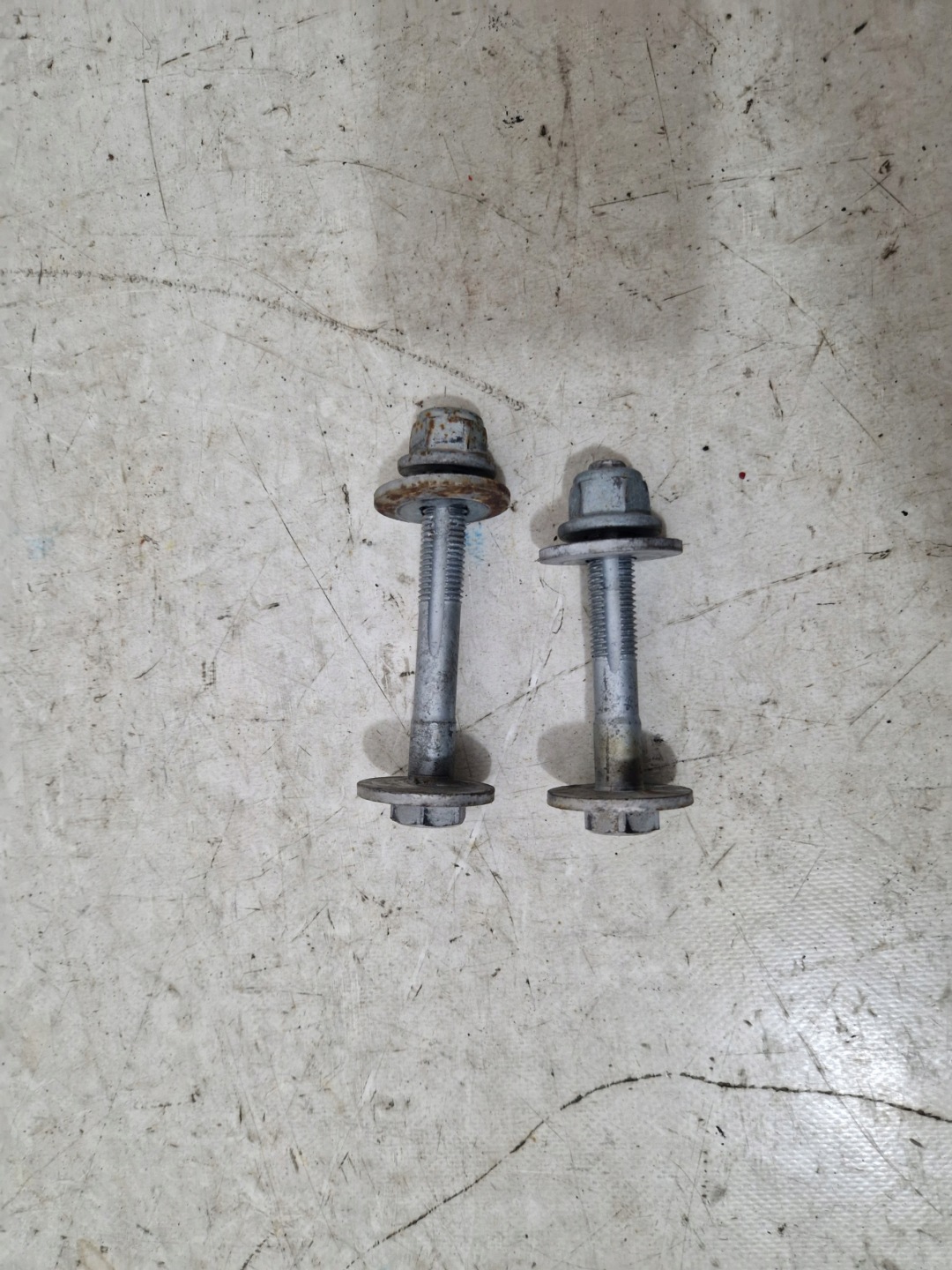 SKODA OCTAVIA III VW GOLF VII screw springing arm
