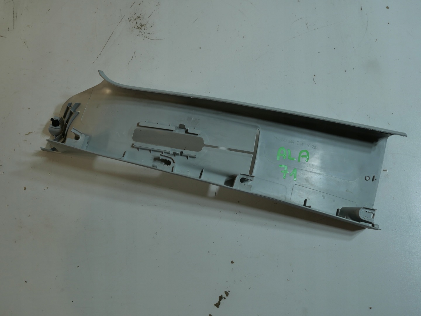side SLUPKA B right VW T5 7H0867244CM