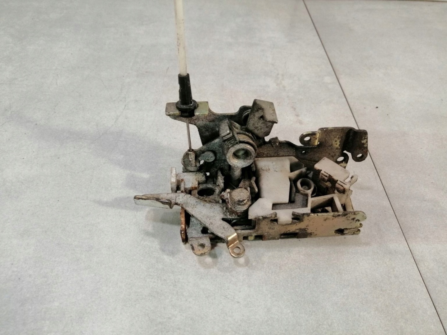 lock door right rear part MERCEDES VITO W638