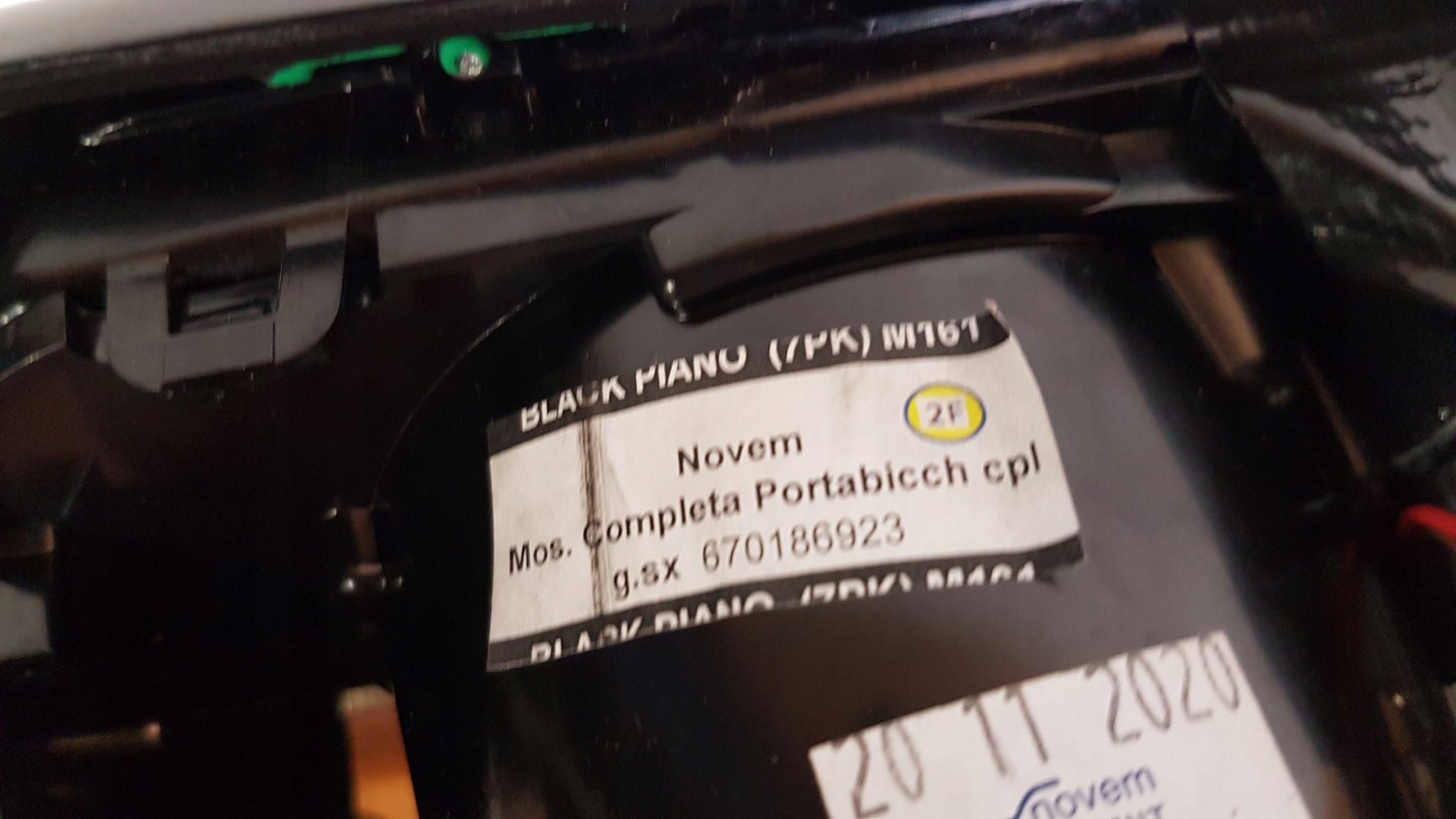 PANEL TUNELU MASERATI LEVANTE GT MODENA 670186923