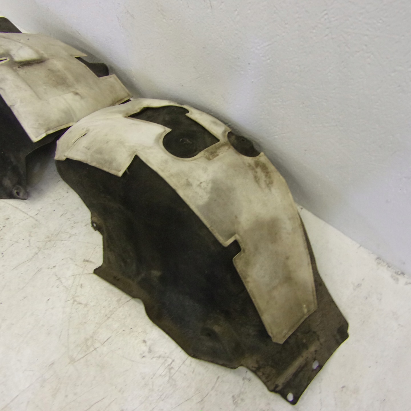 mudguard left rear. LAND ROVER RANGE ROVER SPORT