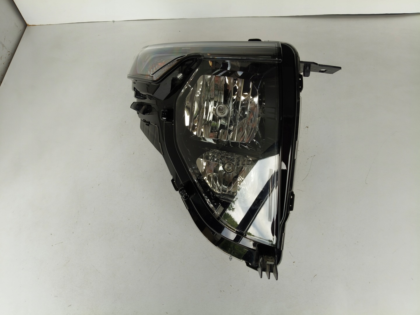 light right REFLEKTOR FORD TRANSIT COURIER 24