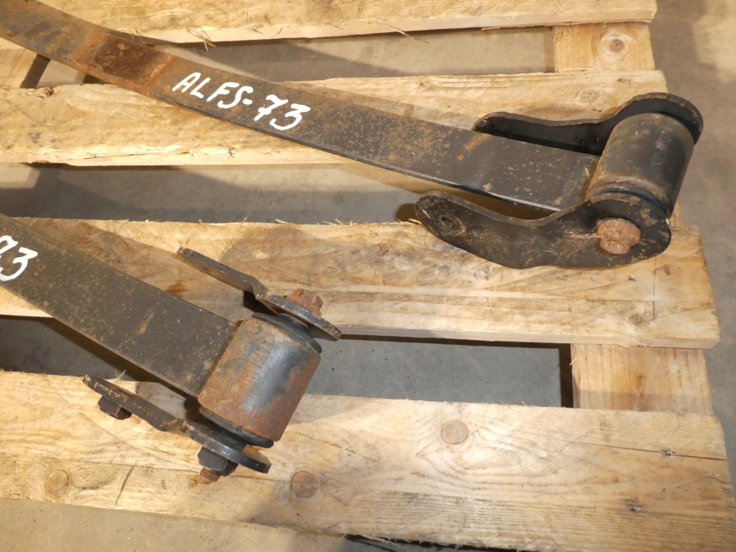 RESORY ACHSTRÄGERS HECK PIORO 2K0511151AA CADDY 4X4
