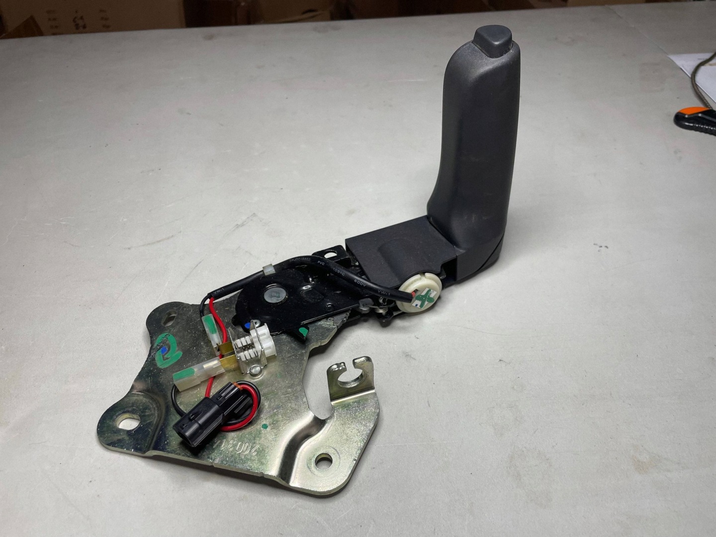 páčka ručnej brzdy RENAULT TWIZY 360108585R originál @A
