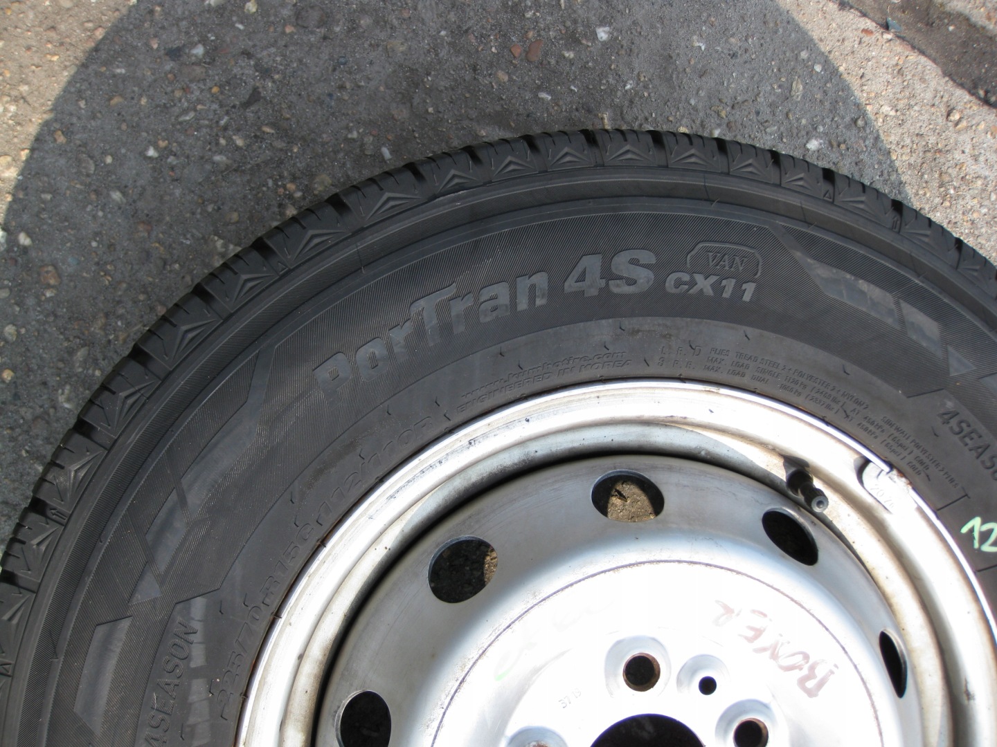 BOXER JUMPER wheel 228/70/15 Kumho Portran 4S