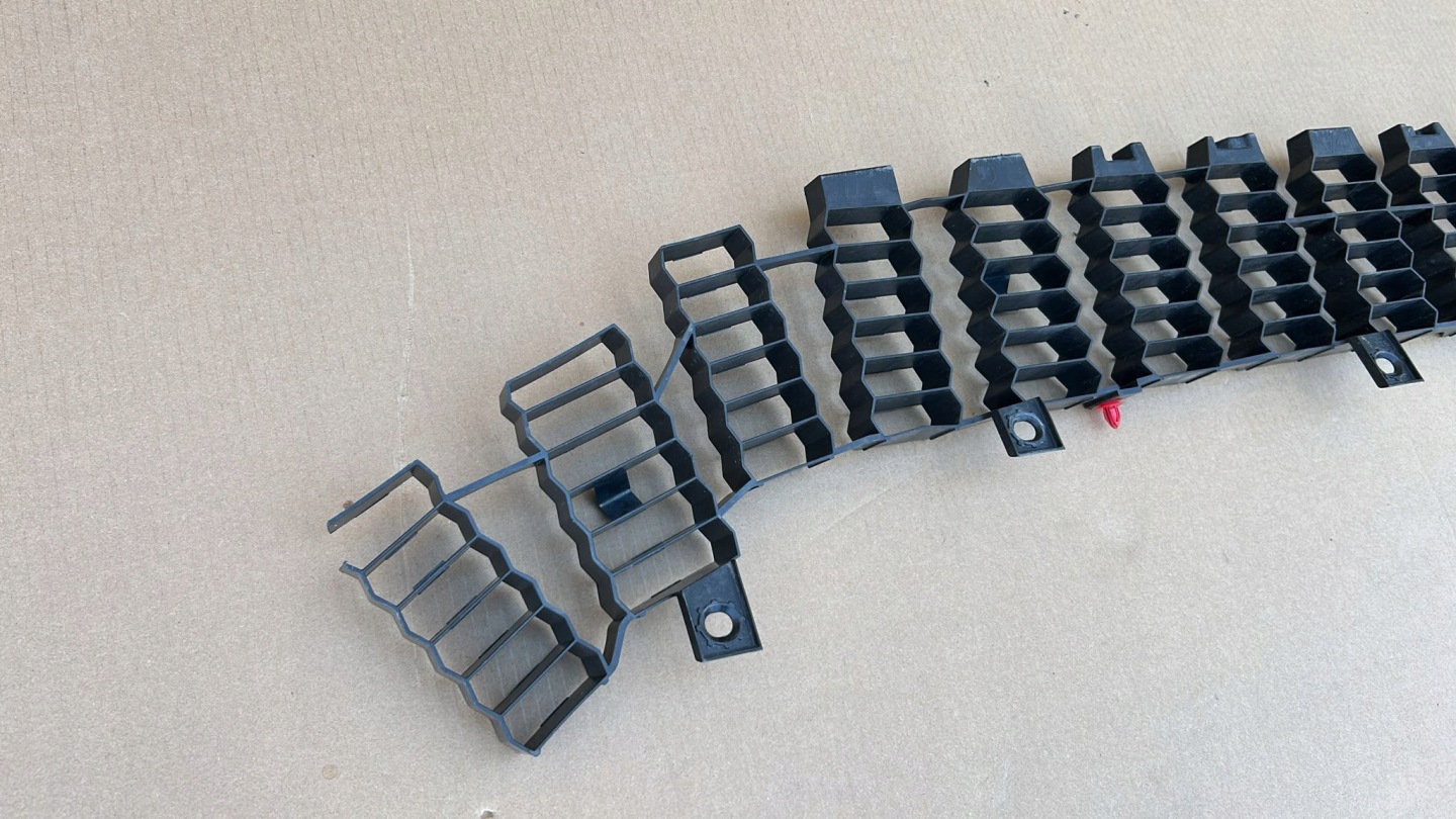 ABSORBER of a bumper front front upper TOYOTA LAND CRUISER 24