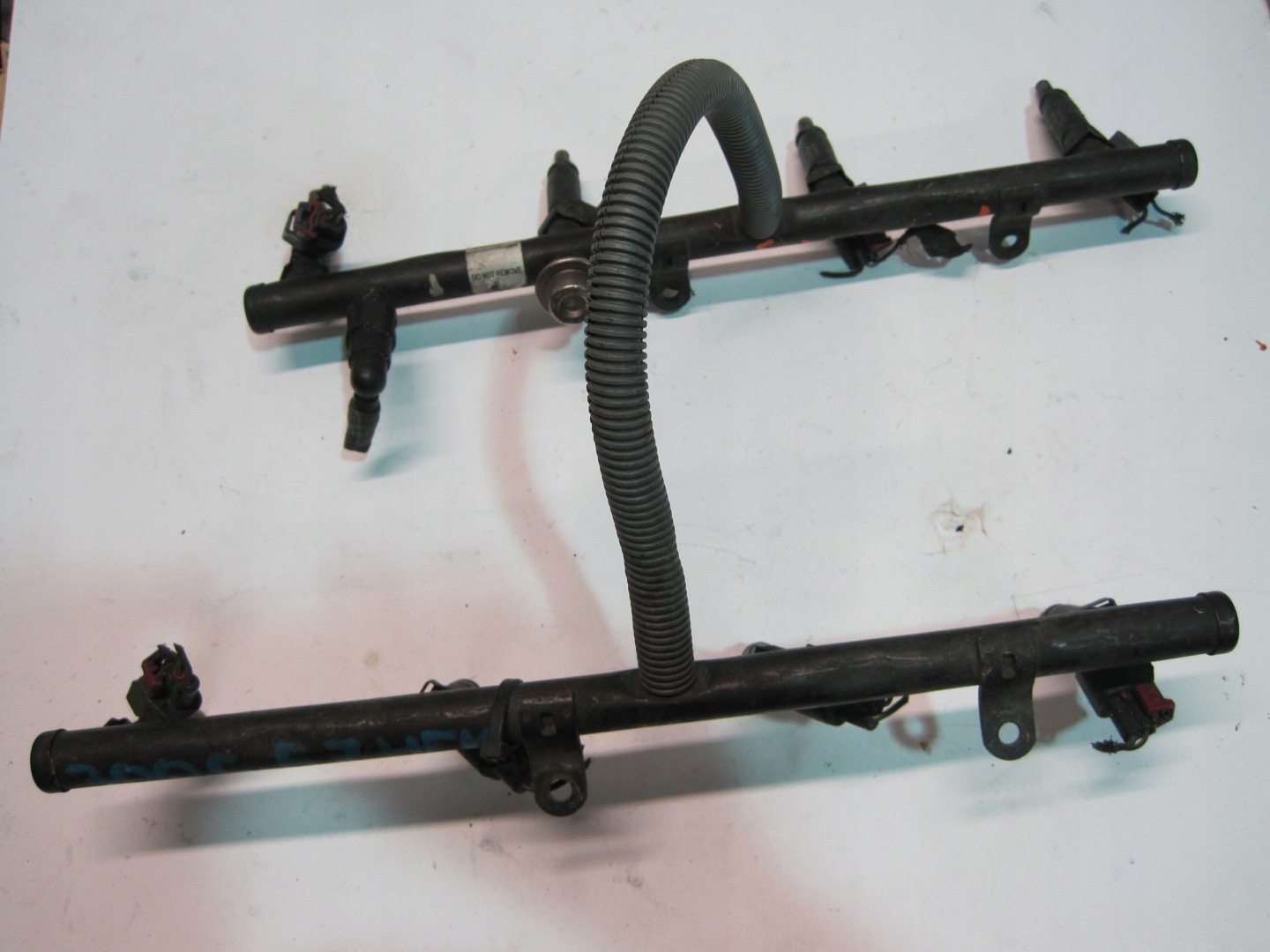 Rampe injection CHRYSLER 300C 5.7 HEMI 04591851AA