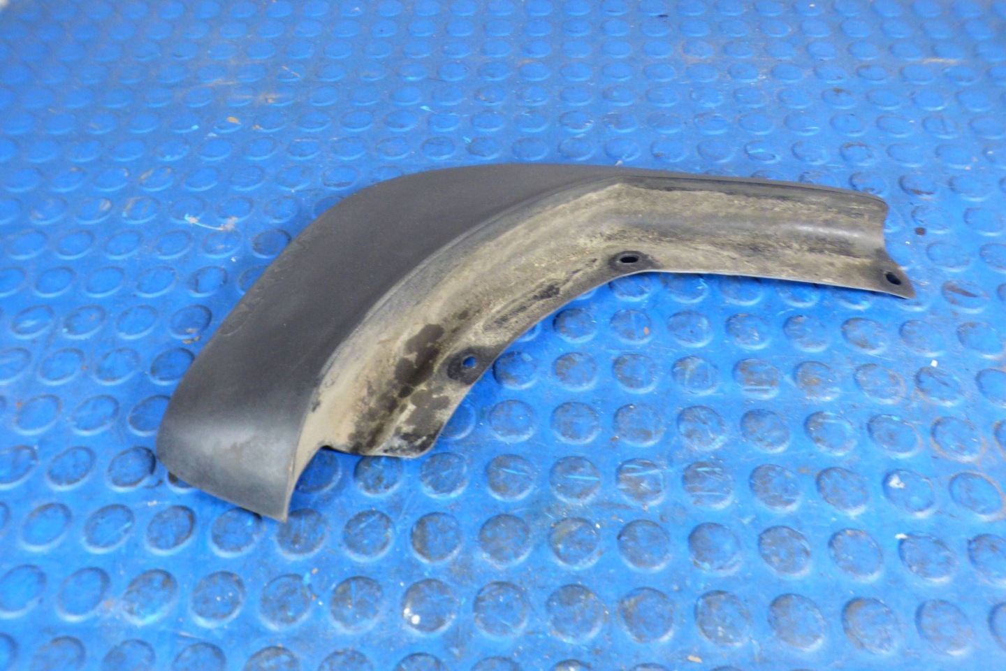 Volvo XC60 and mudguard flap left rear part 31359688 original