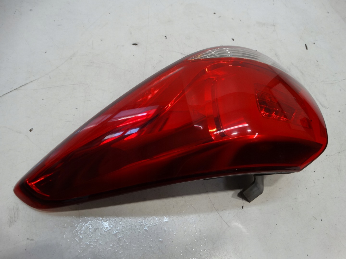 light right rear part W fender CARENS IV 92402A4110 LED