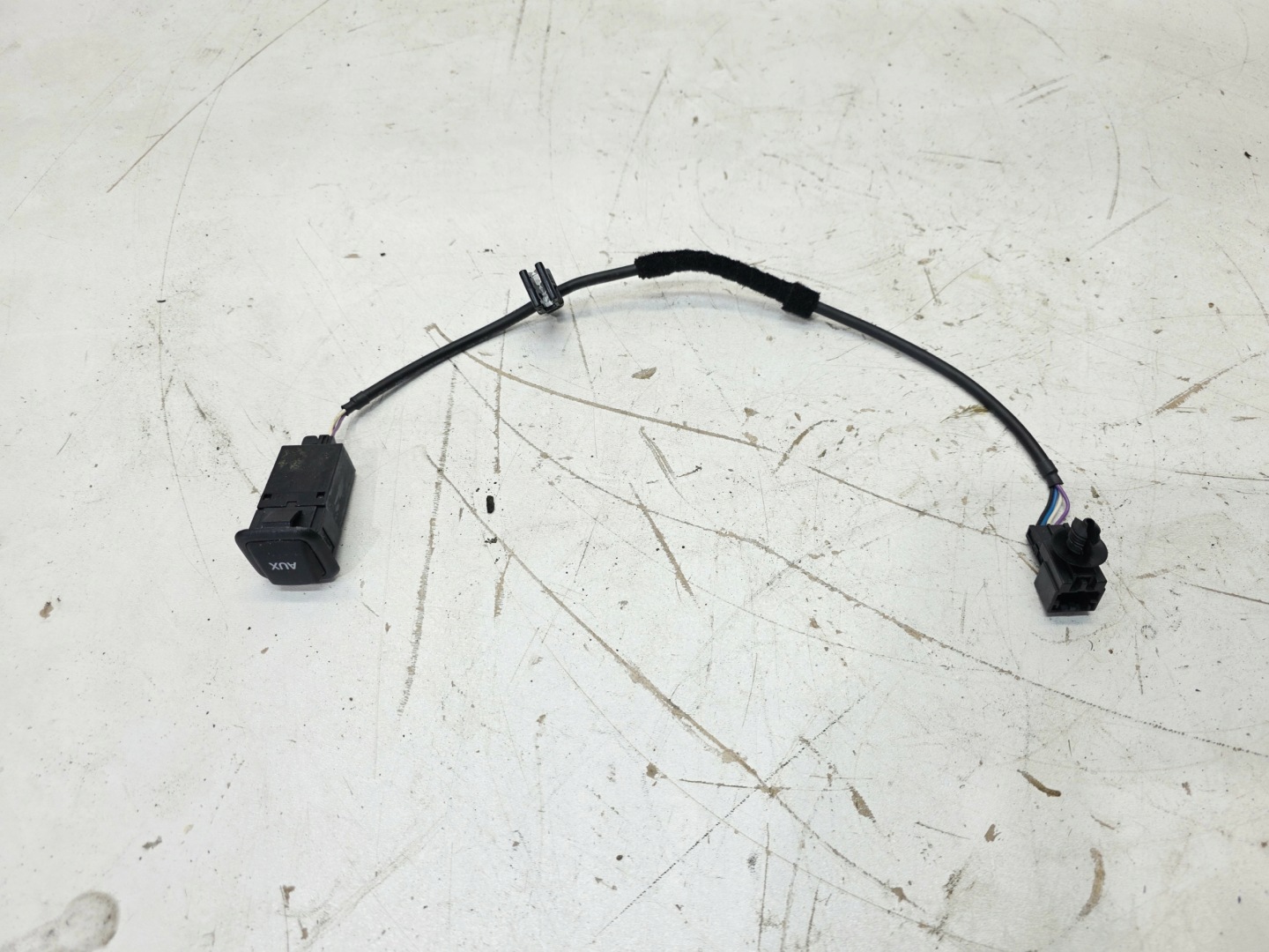 vstup adapter AUX AUDI Q5 8R 8R0035474C