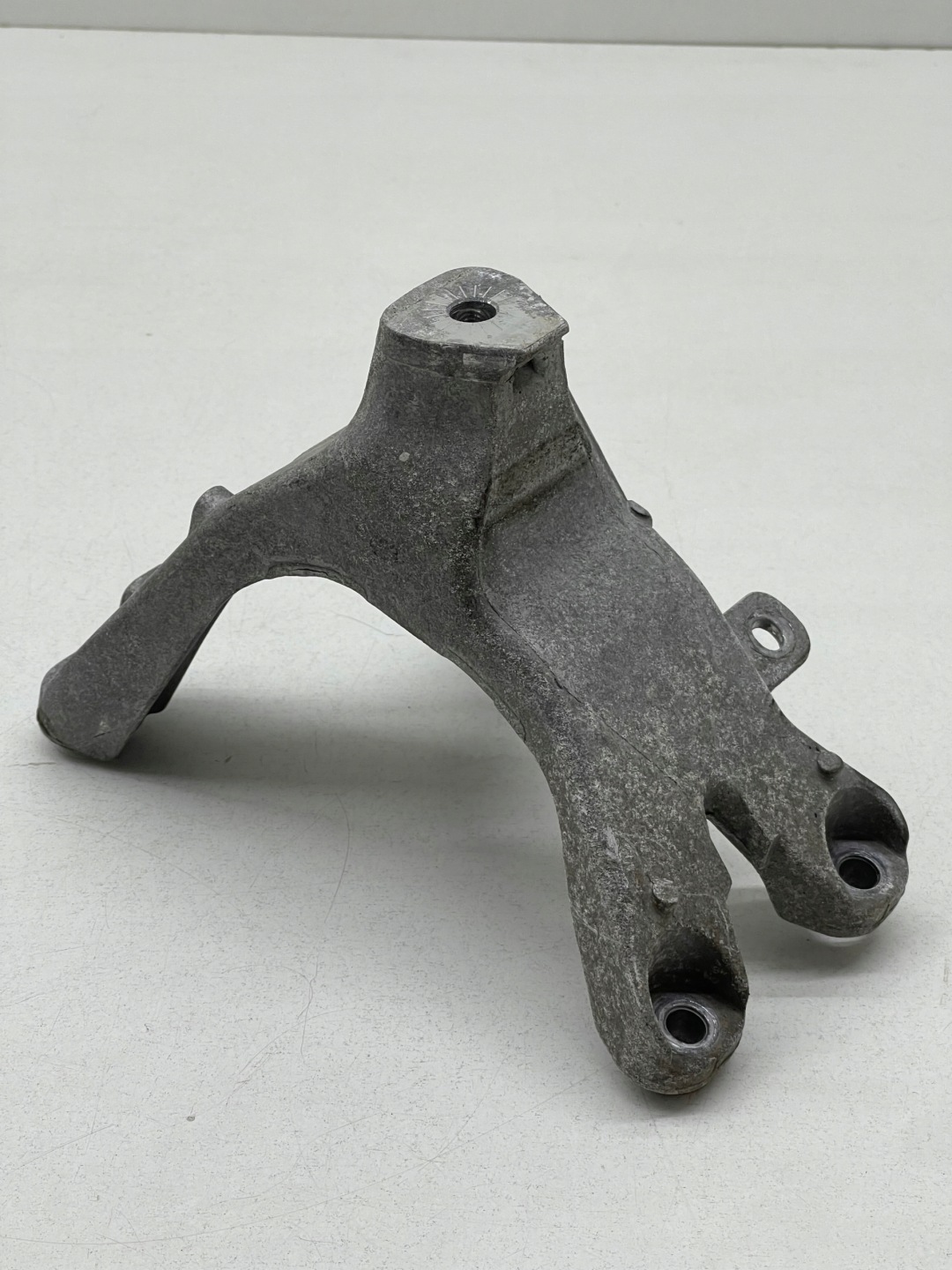 AUDI A6 C7 2.0 TDI Support Support plaque Moteur Droit
