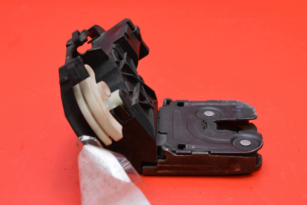 lock bonnet rear part boot 8P4827505B AUDI A4 B7 KOMBI 04-08