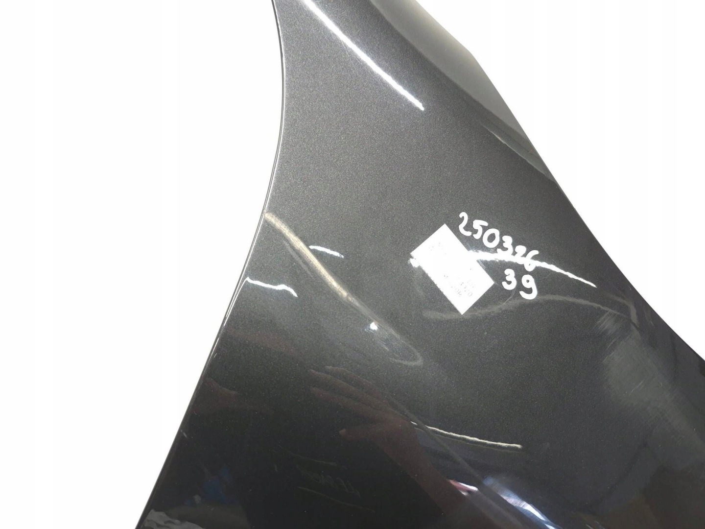 fender right front front MERCEDES CLS W257 C257 LAKIER 831
