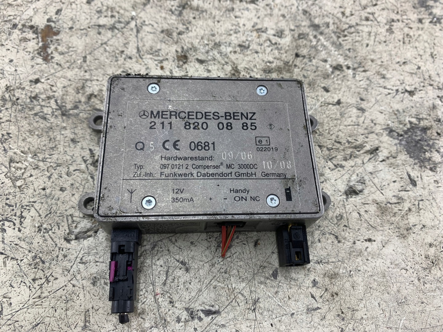 MERCEDES W211 module antenna amplifier 2118200885