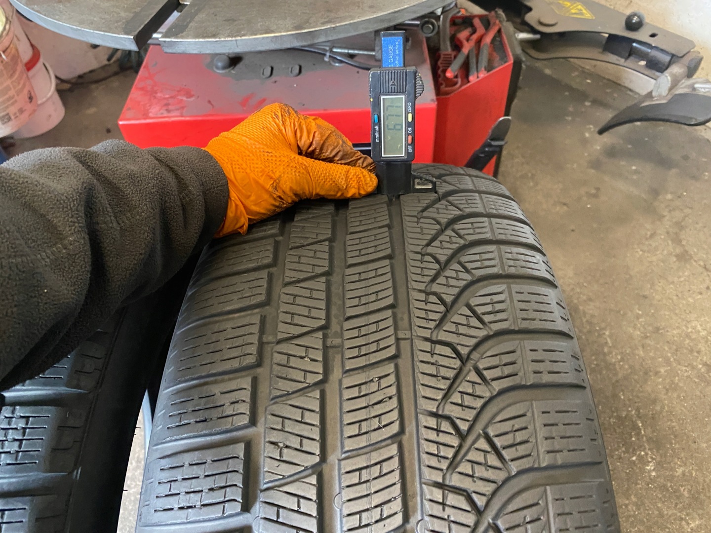 2 tyres winter 245/45R19 Pirelli P ZERO Winter 7mm 2024r