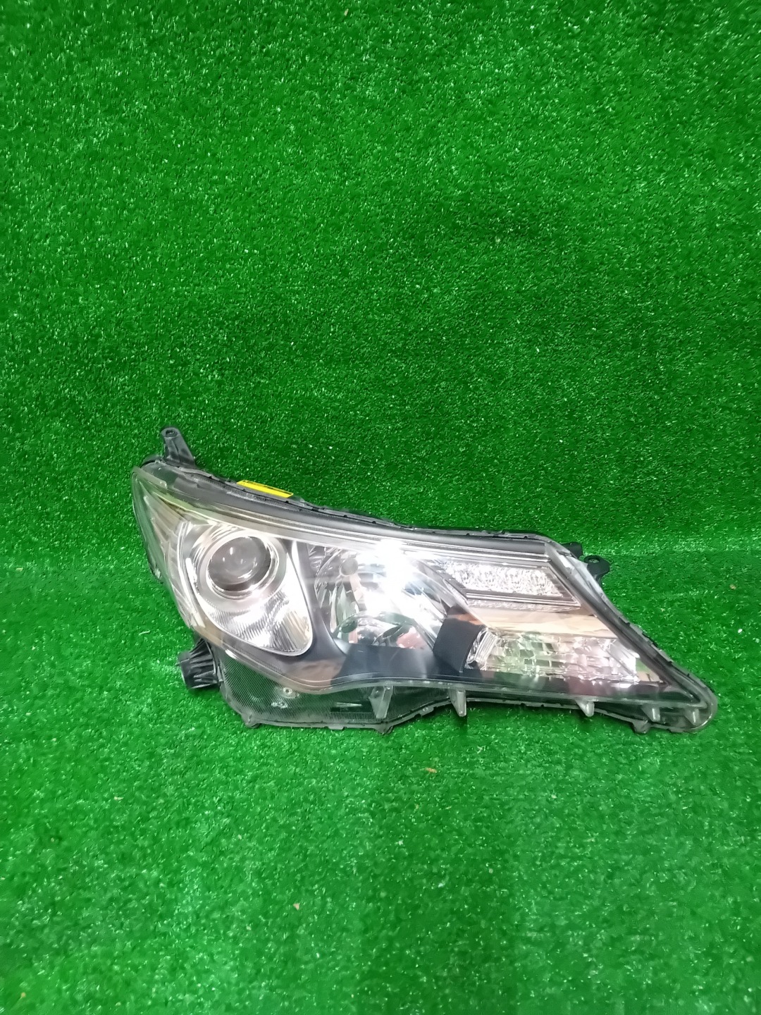 REFLEKTOR right XENON TOYOTA RAV4 IV 13- NR.R