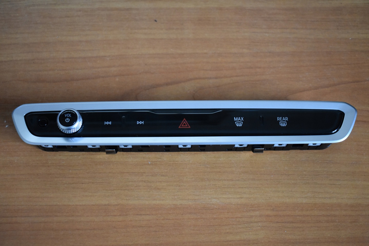 IDEALNY PANEL RADIA BMW G05 G06 G07 1
