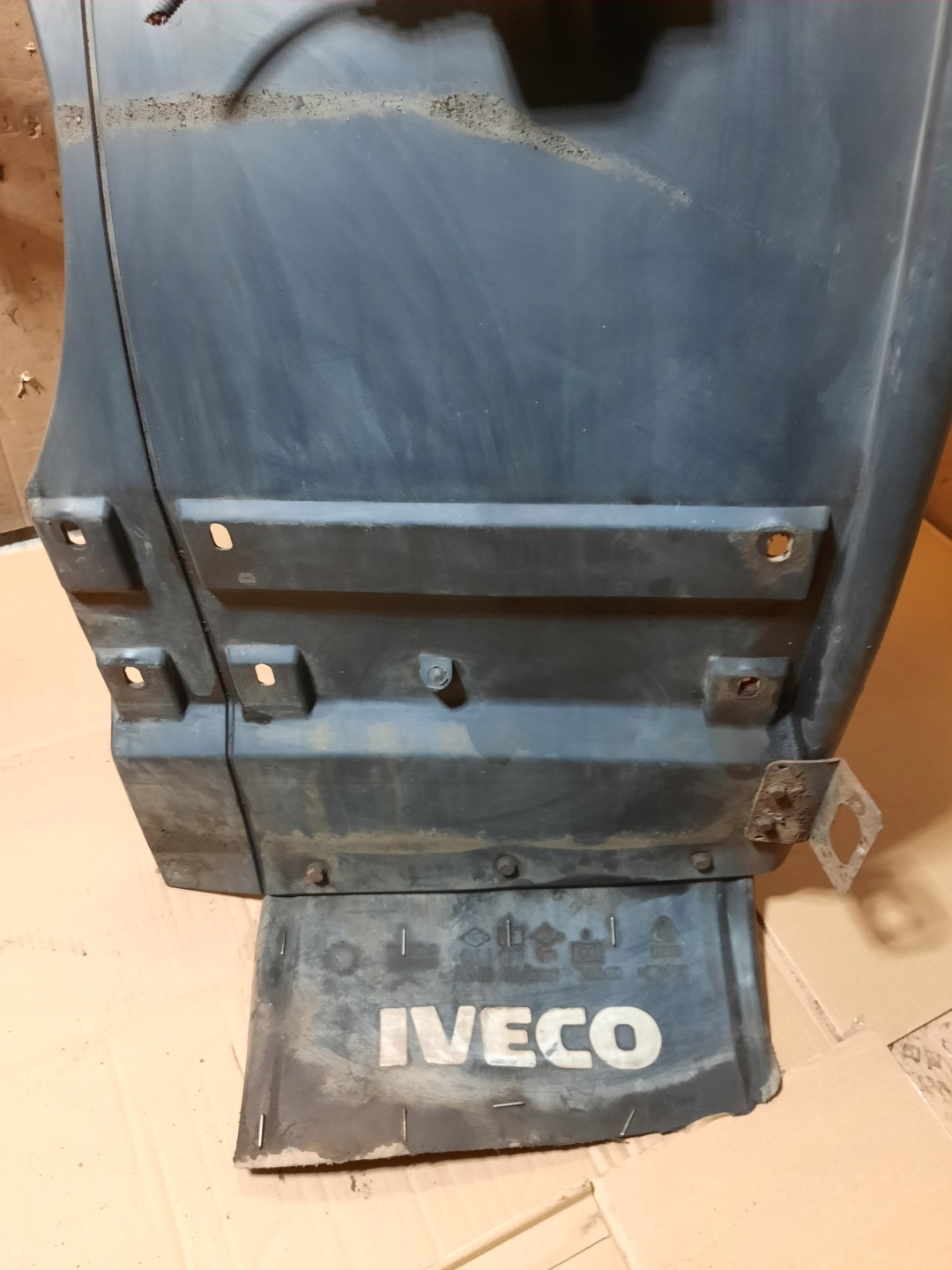 fender mudguard Zakole Pionowy Iveco Stralis right front