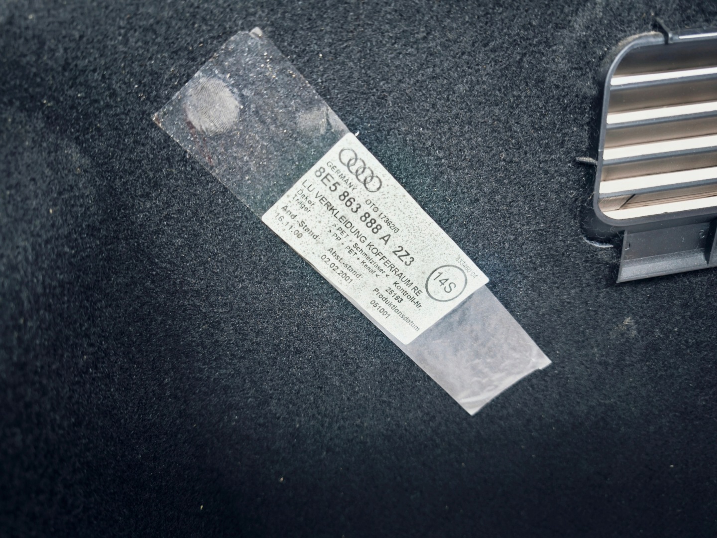 boot upholstery right rear part AUDI A4 B6 B7 8E5863888A 2Z3