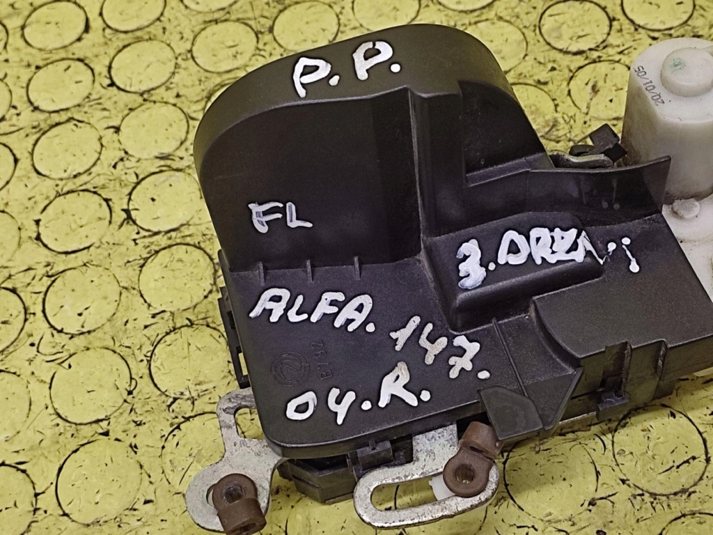 ALFA ROMEO 147 lock door right front
