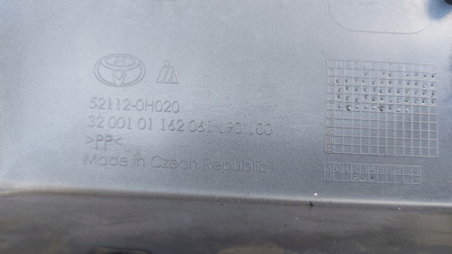 grid of a bumper central lower front front TOYOTA AYGO II 14