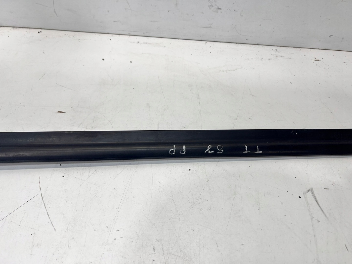 těsnění dveře pravý předek AUDI TT 8J0837478C