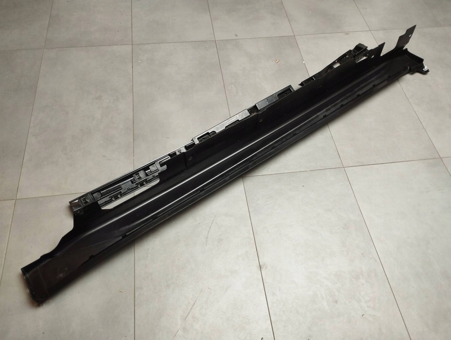 BMW X1 F48 obal PRAHU pravá 7332328
