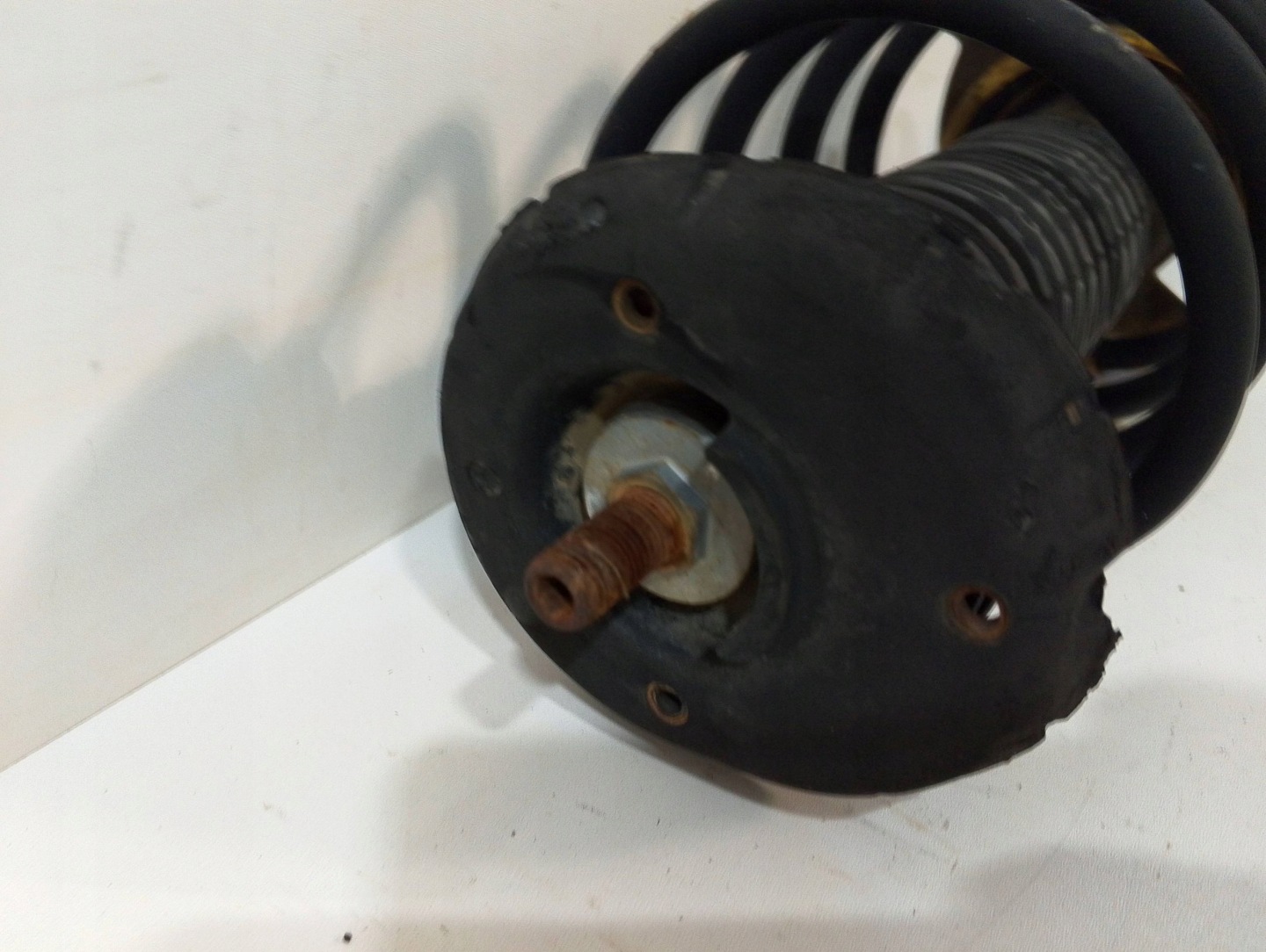 Peugeot 208 and shock absorber front left 98203247 (F257)