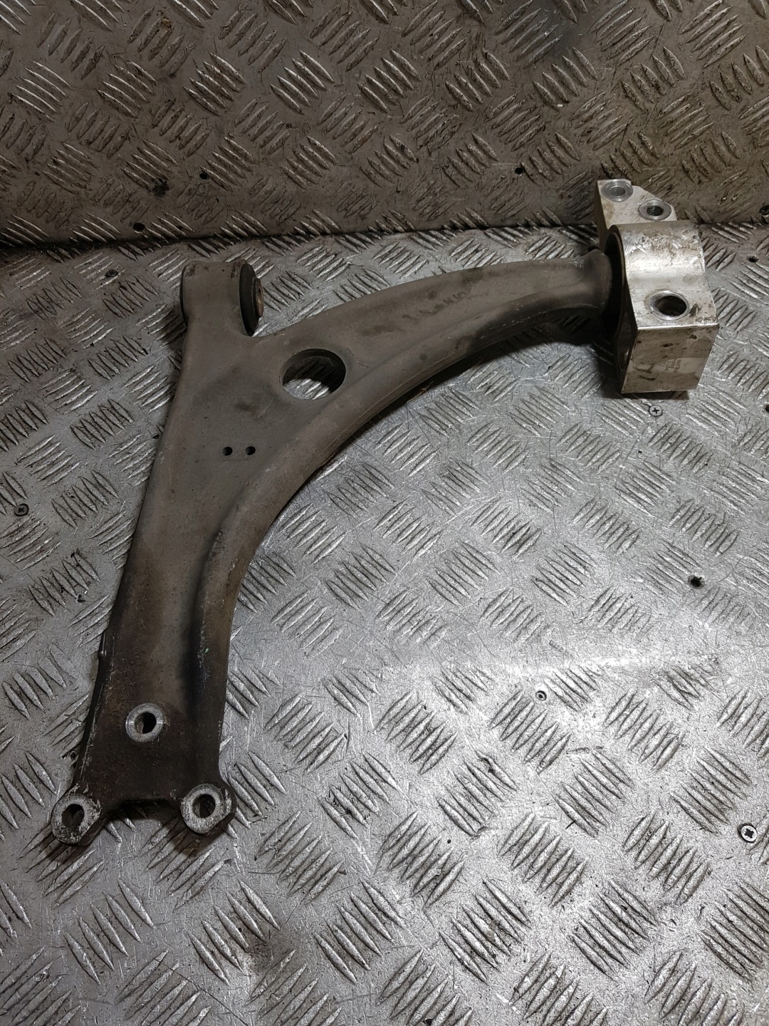 arm right front VOLKSWAGEN PASSAT B6 3C0407153B