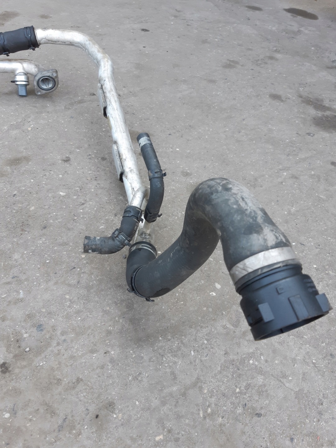 AUDI Q7 4L 4.2 FSI cijev prijenos vode 079121071BF 079121070BH