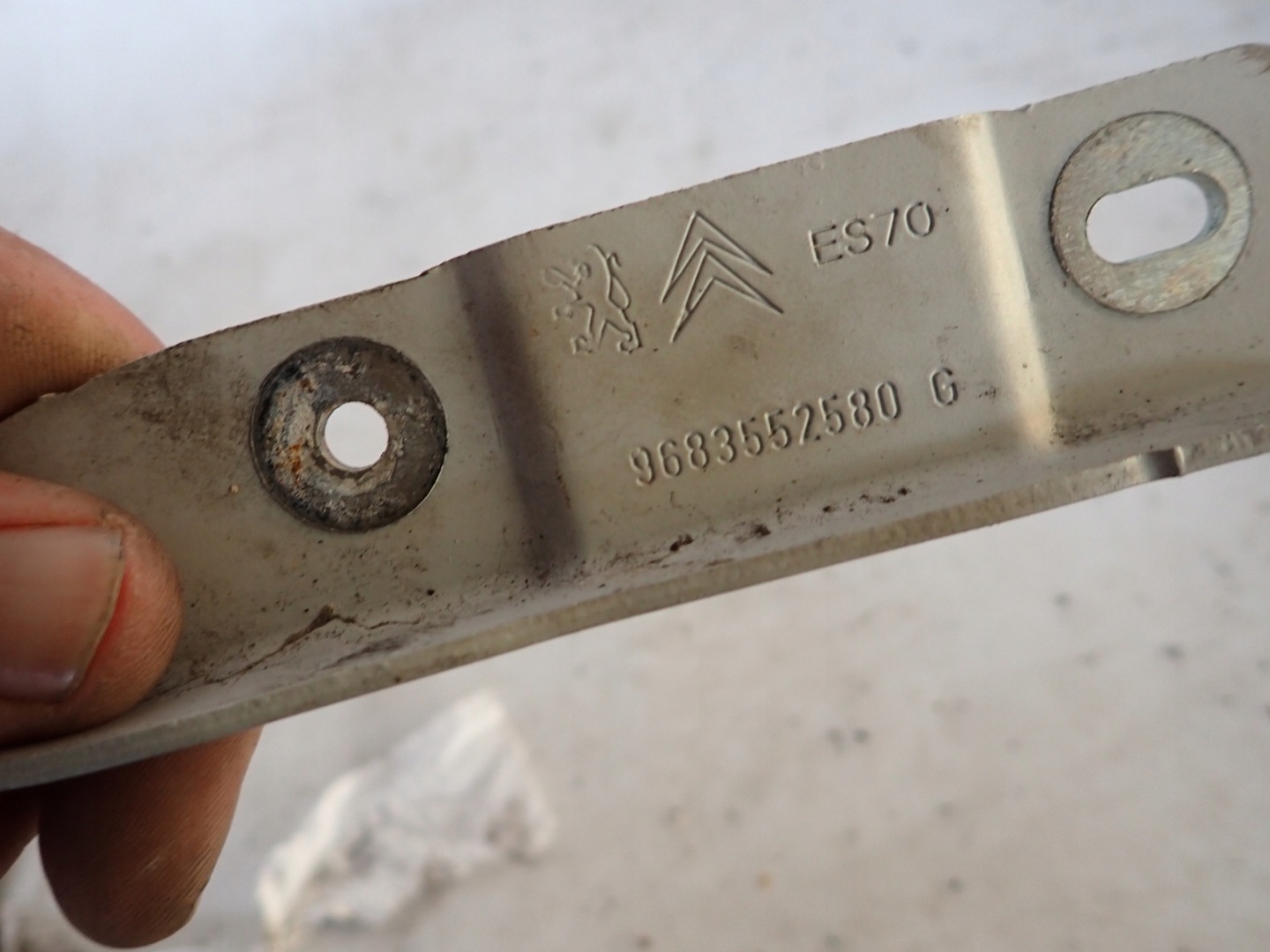 Citroen OE 9683552580G hinge bonnets