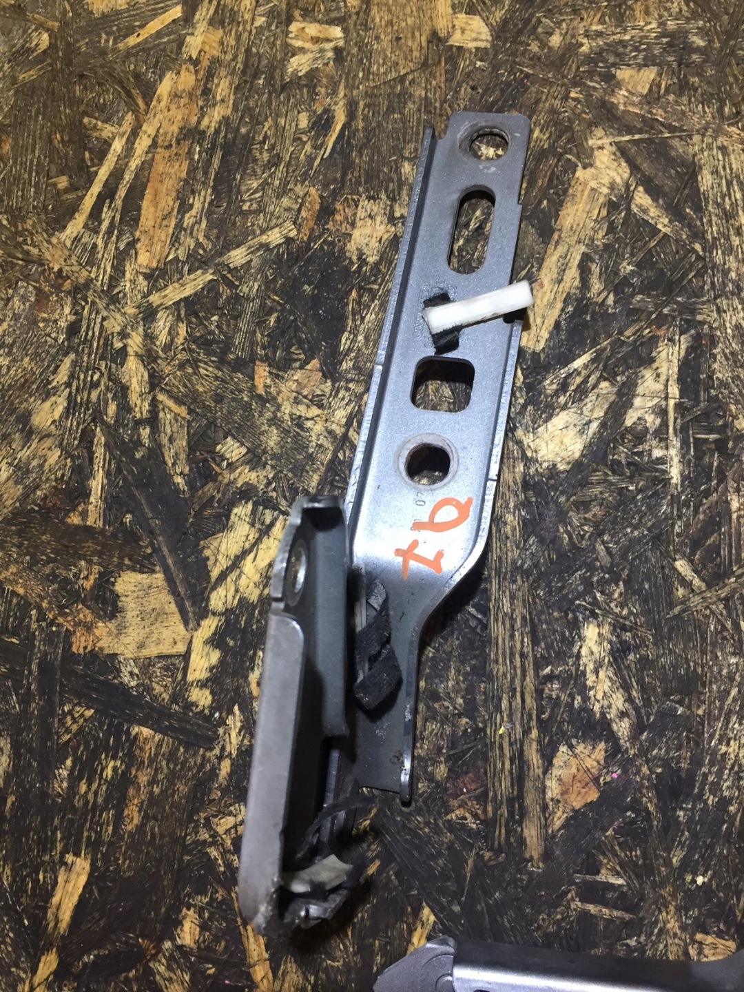 AUDI Q7 4L bonnet hinges KPL 4L0823302 4L0823301